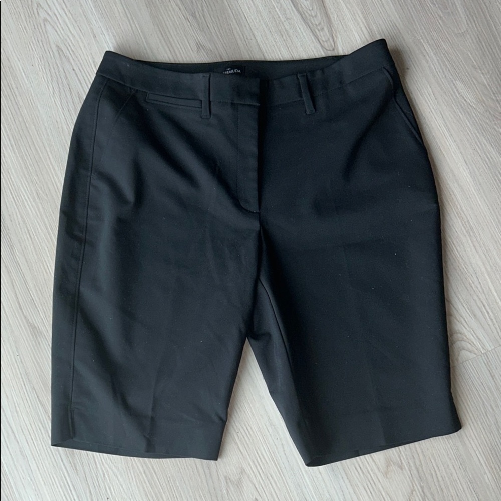 WHBM The 11” Bermuda Shorts 8 Black Classic Golf Casual Preppy Stretch Modern